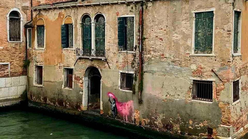 Venice: Banksy's Migrant Child becomes an immersive experience live on social media